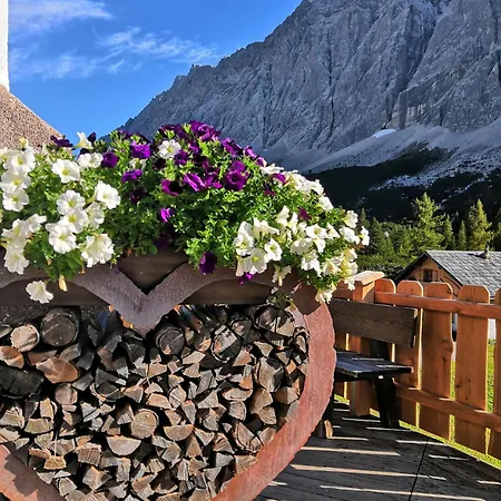 Berger Mit Eigenen Whirlpool Im Garten *