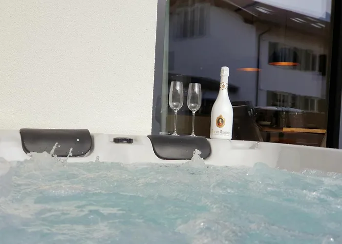 Berger Mit Eigenen Whirlpool Im Garten *